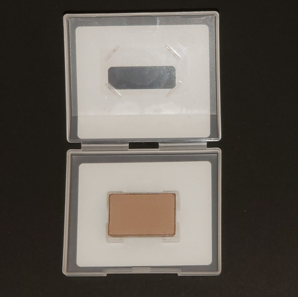 HAZELNUT Mineral Eyeshadow by Mary Kay - Picture 10 of 10